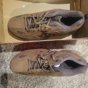 New Balance Men's Brown Athletic Shoes